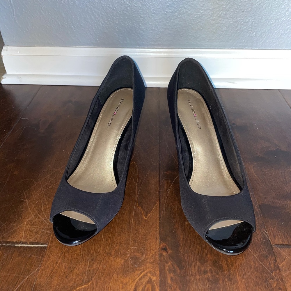 Black wedges